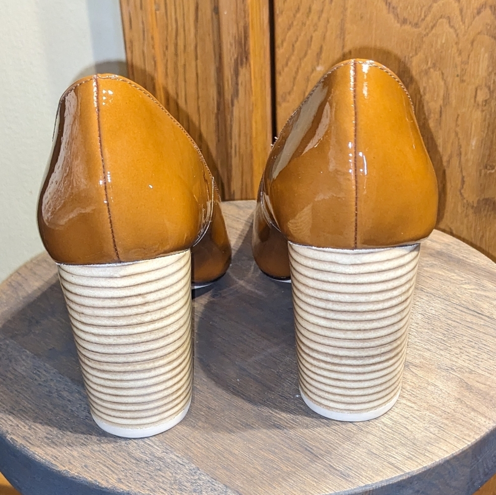 Tory Burch Banana Patent Leather Pumps sz 5M - Picture 11 of 16
